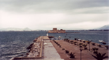 エギナ島の港